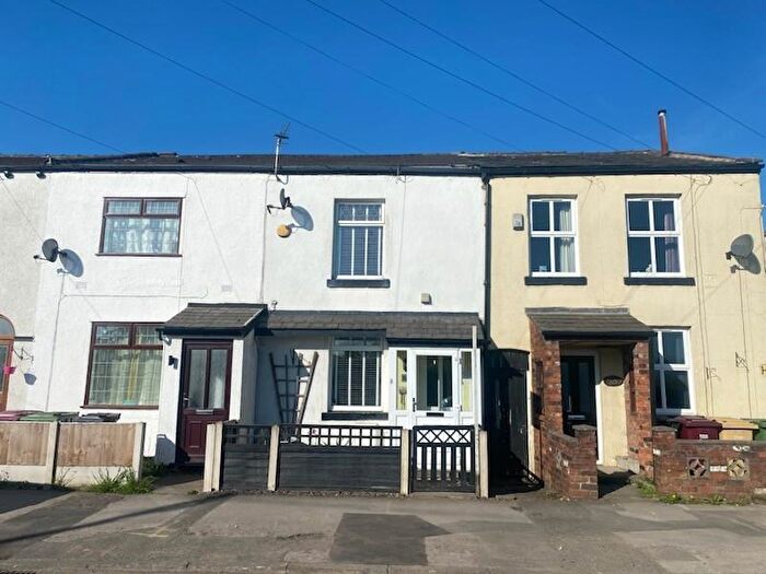 2 Bedroom Cottage For Sale In Manchester Road, Blackrod, Bolton, BL6