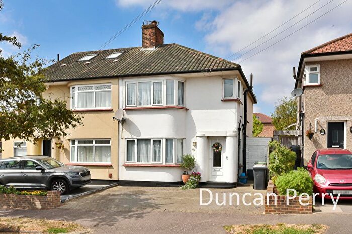 3 Bedroom Semi-Detached House For Sale In Highview Gardens, Potters Bar, EN6