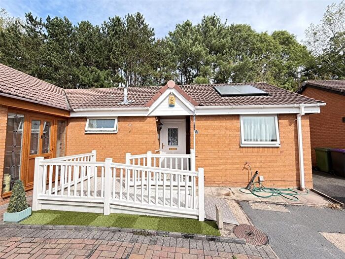1 Bedroom Bungalow For Sale In Dinchope Drive, Hollinswood, Telford, Shropshire, TF3