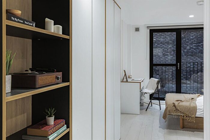 Apartment To Rent In Node Limehouse, E14