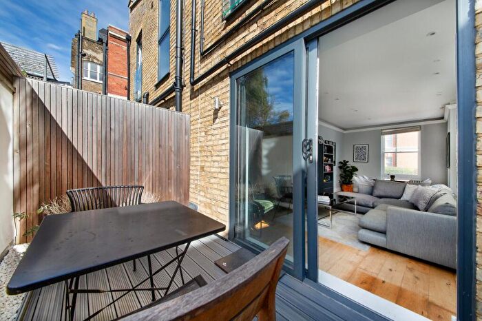 3 Bedroom Terraced House For Sale In Battersea Bridge Road, Battersea Park, SW11