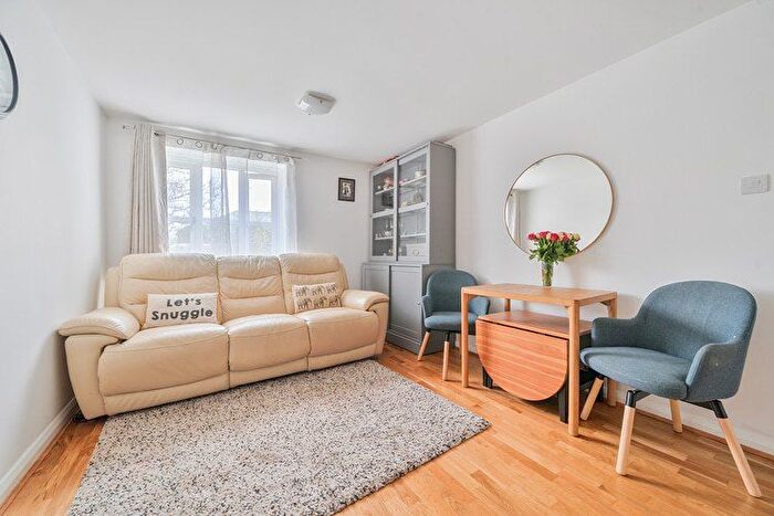 1 Bedroom Flat For Sale In Beveridge Court, Winchmore Hill, Enfield, N21