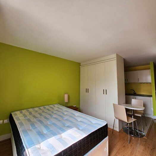 Apartment For Sale In Flat, Axis Court, East Lane, London, SE16