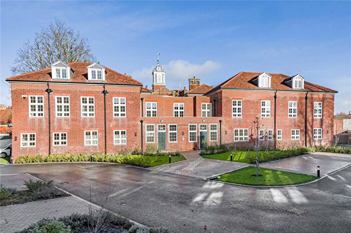 2 Bedroom Flat For Sale In St Peters Mews, The Parade, Marlborough, Wiltshire, SN8
