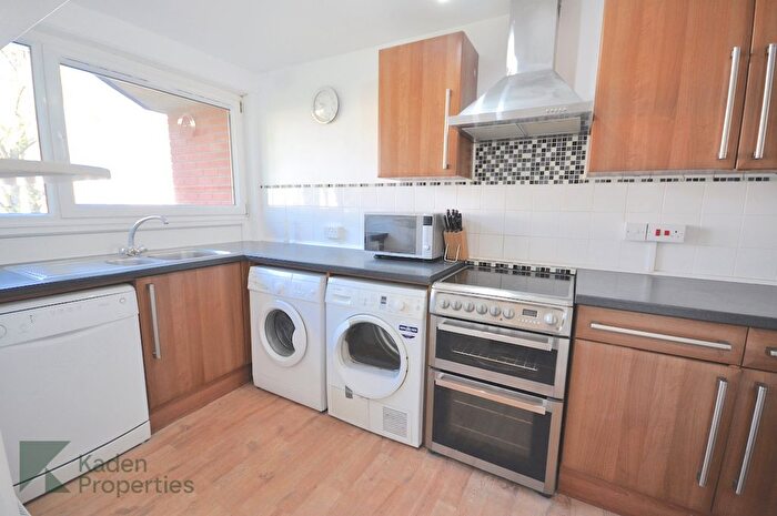 4 Bedroom Flat To Rent In Crayford Road, London, N7