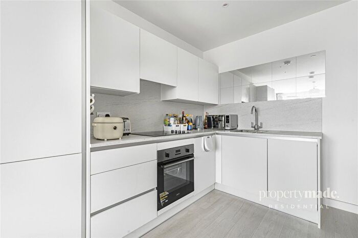 1 Bedroom Flat To Rent In Wryneck Apartments, , Perryfield Way, Hendon Waterside, London, NW9