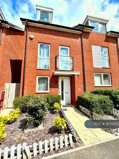 3 Bedroom Semi-Detached House To Rent In Burroughs Drive, Dartford, DA1