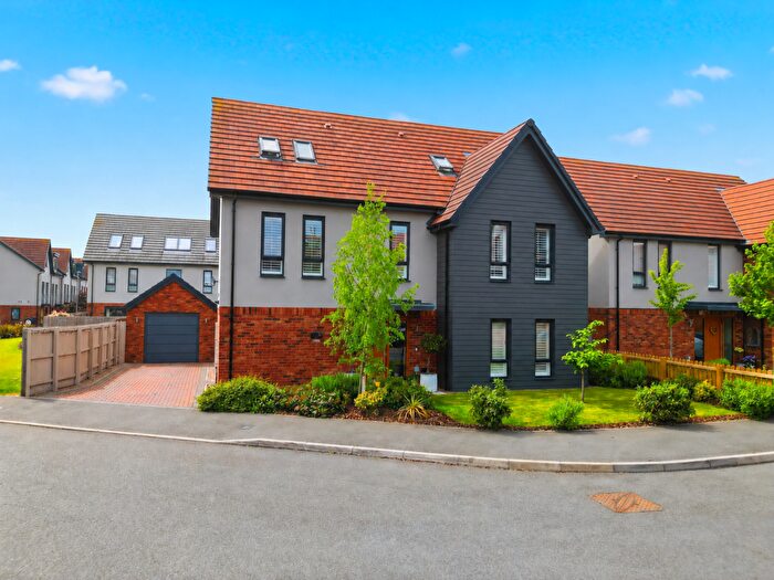 5 Bedroom Detached House For Sale In Juniper Close, Edwinstowe, NG21
