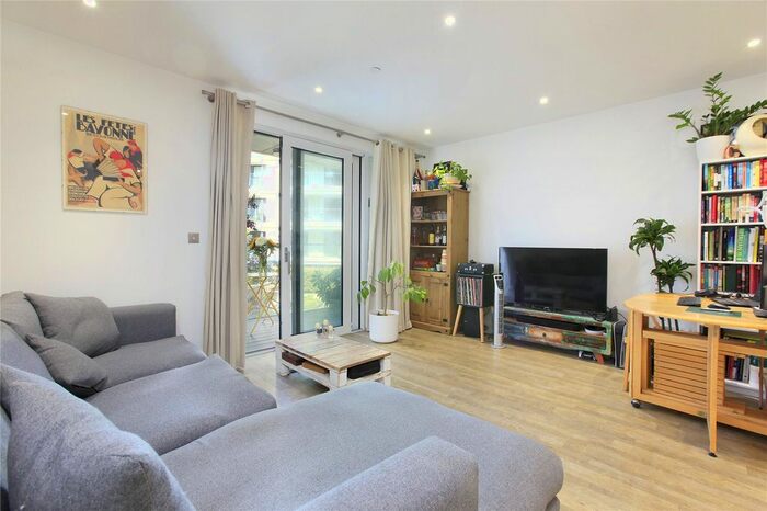 1 Bedroom Flat To Rent In Collet House, Wandsworth Road, SW8