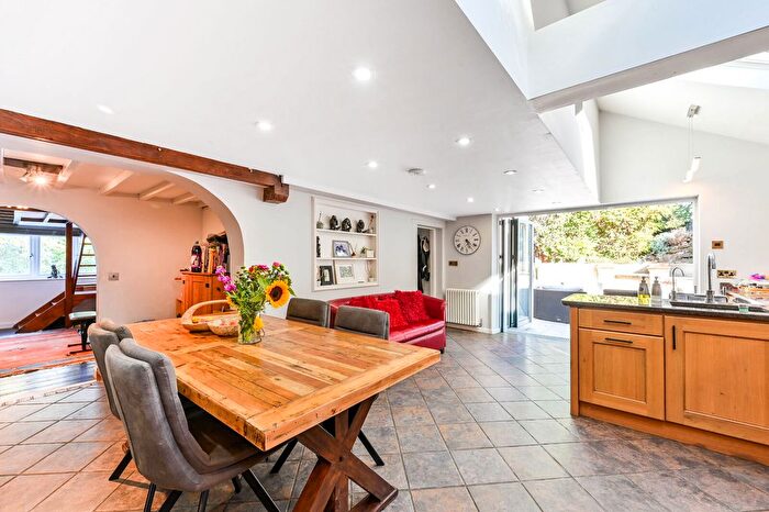5 Bedroom Semi-Detached House To Rent In Aldershot Road, Guildford, Worplesdon, GU3