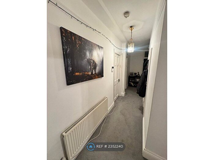 2 Bedroom Flat To Rent In Danescroft, London, NW4