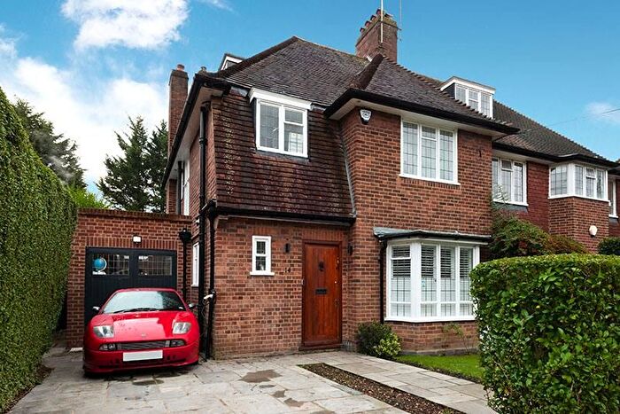 4 Bedroom Semi Detached House For Sale In Widecombe Way, N2