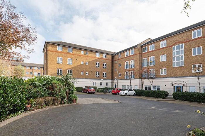 2 Bedroom Flat To Rent In Fuller Close, , Bethnal Green, London, E2