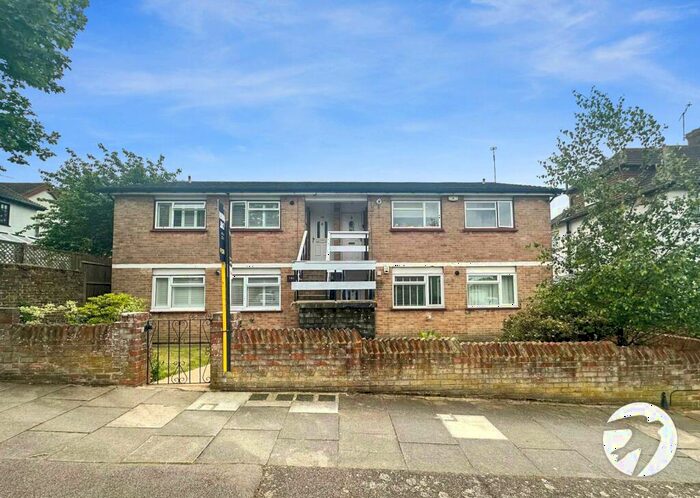2 Bedroom Flat To Rent In Ankerdine Crescent, London, SE18