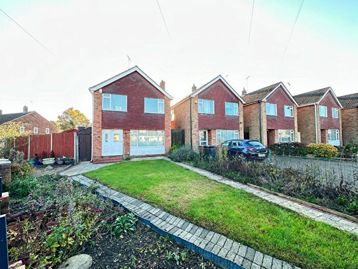 3 Bedroom Semi-Detached House To Rent In Hallwicks Road, Luton, Bedfordshire, LU2