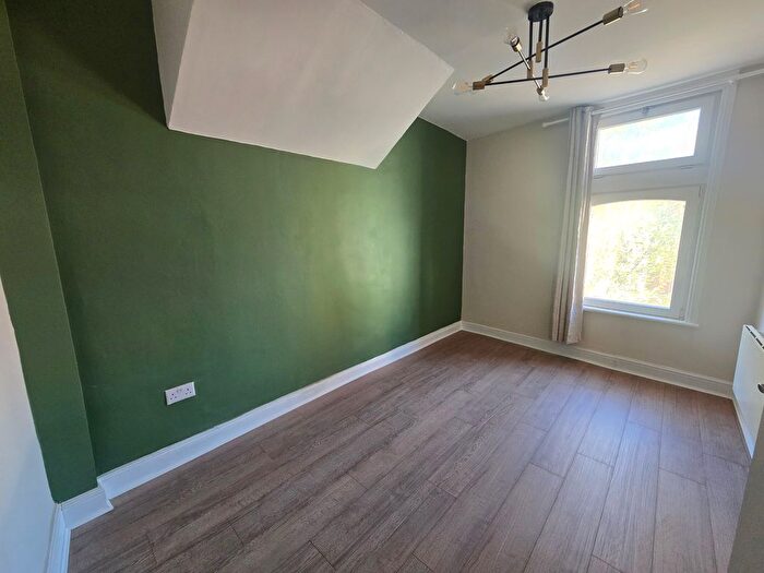 1 Bedroom Flat To Rent In High Street, Acton, W3