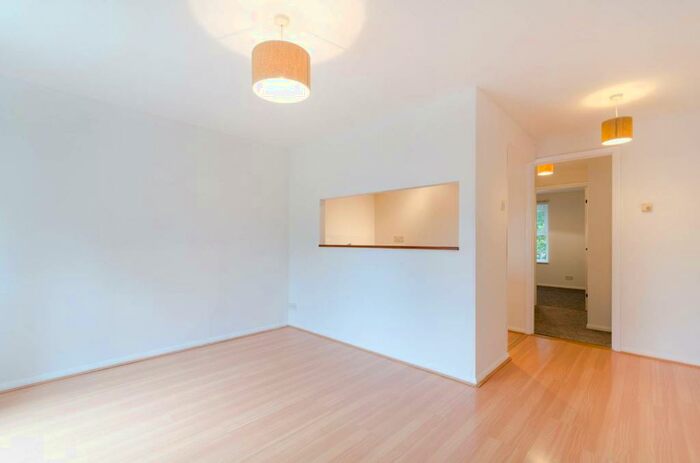 1 Bedroom Flat To Rent In Windmill Rise, Kingston, Kingston Upon Thames, KT2