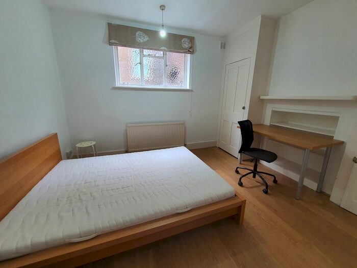 2 Bedroom Flat To Rent In Petersham Mews, London, SW7