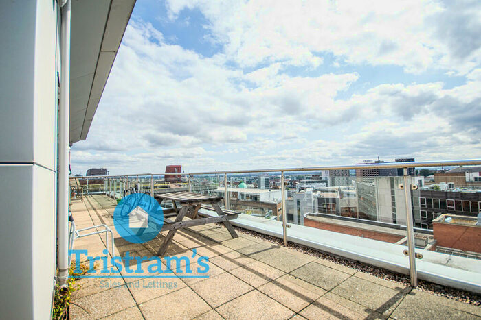 3 Bedroom Penthouse To Rent In Hanley House. City Centre, NG1