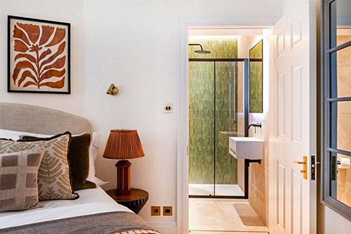 3 Bedroom Flat To Rent In Lincoln House, Basil Street, SW3