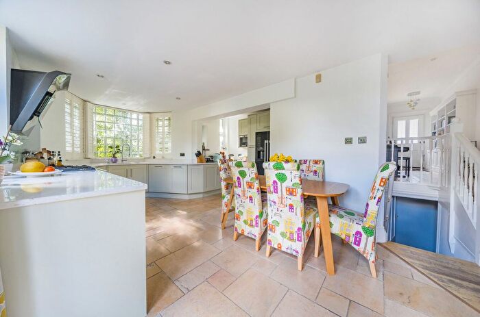 2 Bedroom Flat For Sale In Frant Road, Tunbridge Wells, TN2