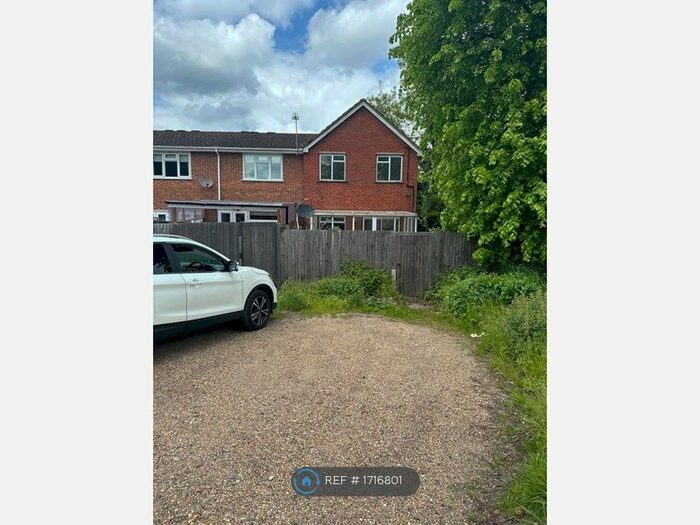 3 Bedroom End Of Terrace House To Rent In Robertson Close, Broxbourne, EN10