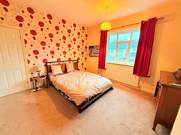 3 Bedroom Semi-Detached House For Sale In Woodlands Grove, Cottingley, Bingley, BD16