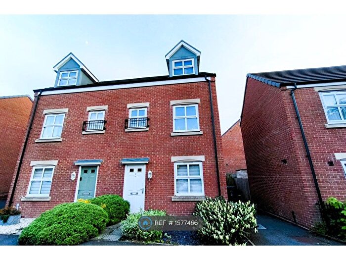 3 Bedroom Semi-Detached House To Rent In Bishops Park Road, Gateshead, NE8