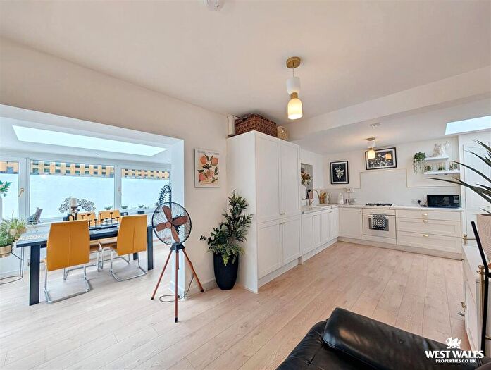 4 Bedroom Detached Bungalow For Sale In Penymorfa Lane, Carmarthen, SA31