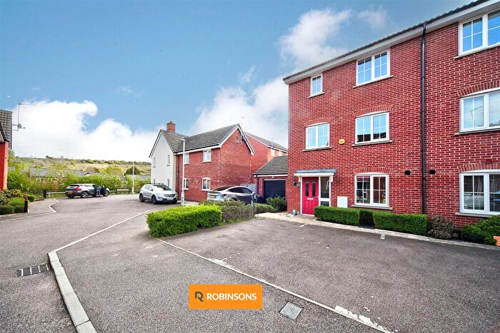 5 Bedroom End Of Terrace House For Sale In Goodhart Crescent, Dunstable, LU6
