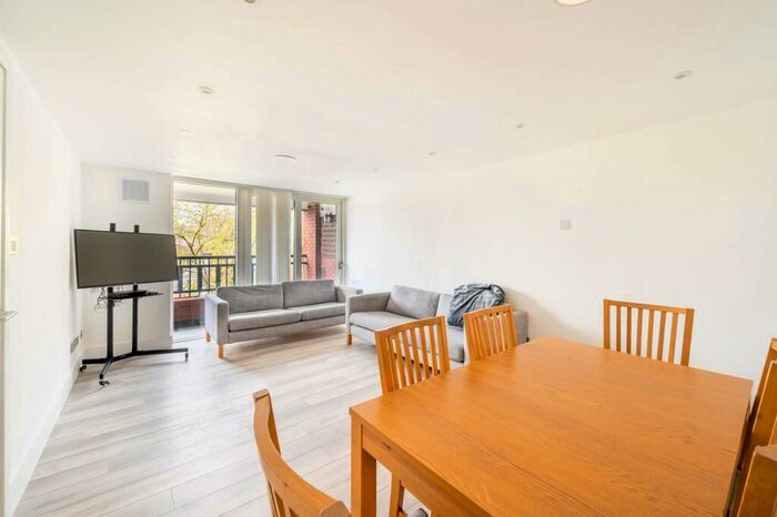 2 Bedroom Flat To Rent In Edith Terrace, Chelsea, London, SW10
