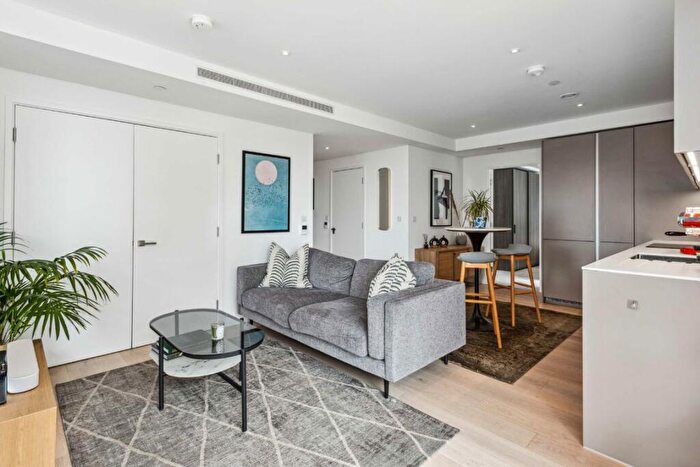2 Bedroom Flat For Sale In York Place, Battersea, SW11