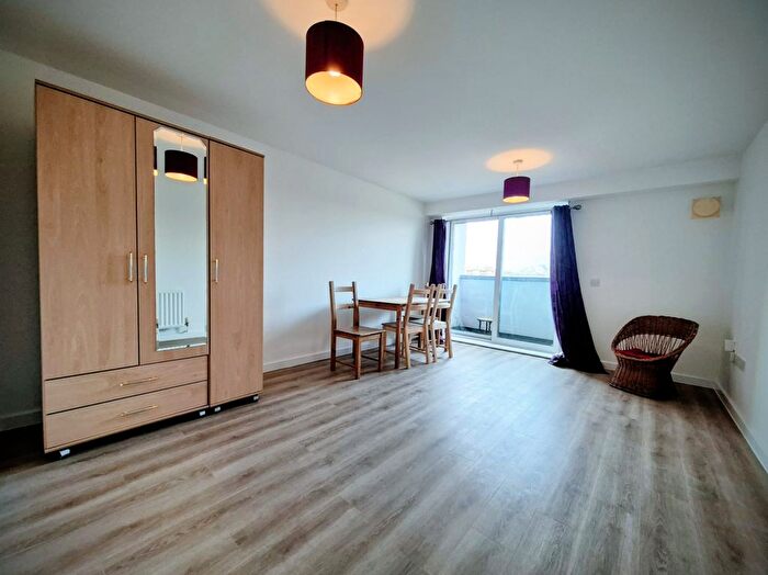 1 Bedroom Flat To Rent In Turners Court, N15