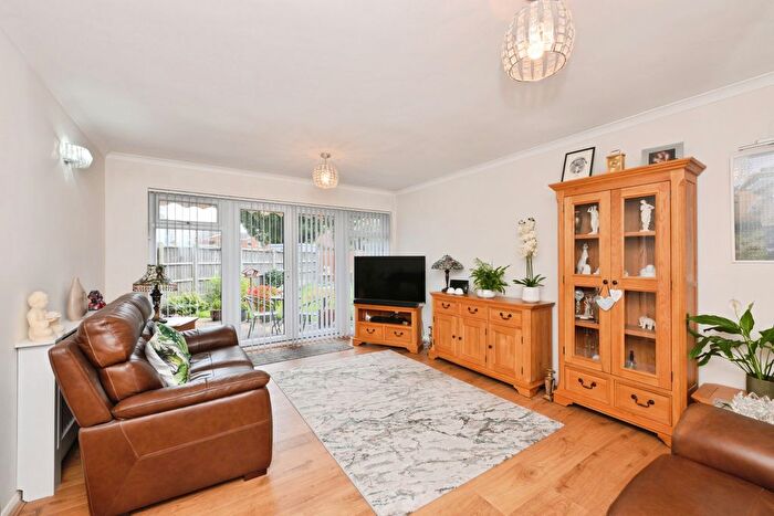 3 Bedroom Terraced House For Sale In Clyfton Close, Broxbourne, EN10