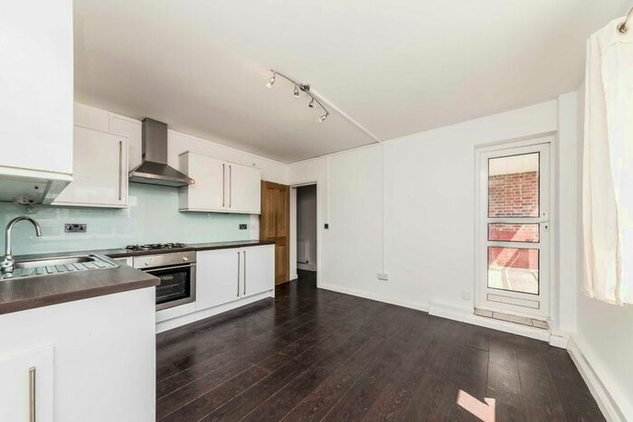 4 Bedroom Flat To Rent In Barclay Close, Cassidy Road, London, SW6