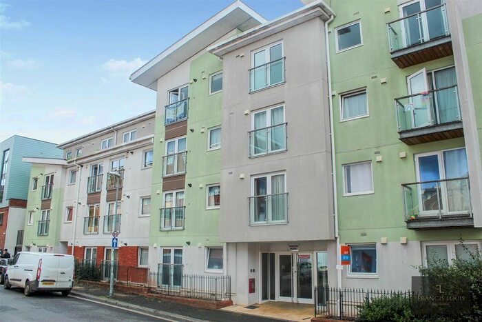 2 Bedroom Flat To Rent In Red Lion Lane, Exeter, EX1