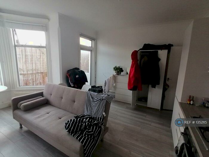 1 Bedroom Flat To Rent In Woodside Road, London, N22