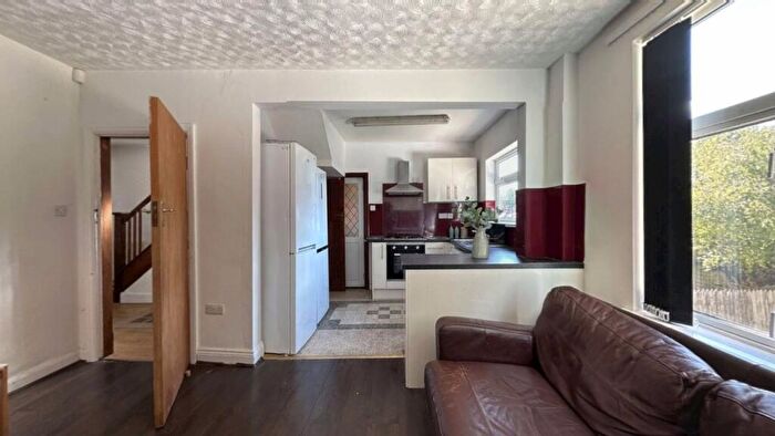 6 Bedroom House To Rent In Rolleston Drive, Nottingham, NG7