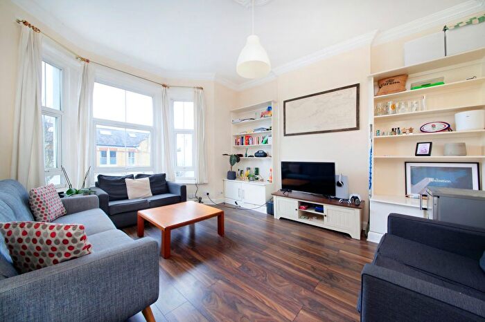 3 Bedroom Flat To Rent In Ouseley Road, Wandsworth Common, SW12