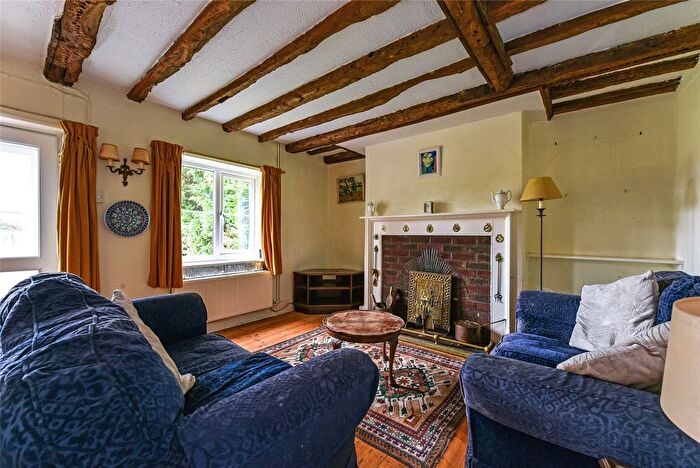 3 Bedroom Cottage For Sale In Chestnut Walk, Tangmere, Chichester, PO20