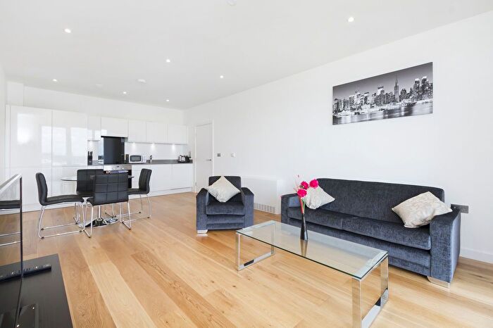 2 Bedroom Flat To Rent In Navigation Road, London, London, E3