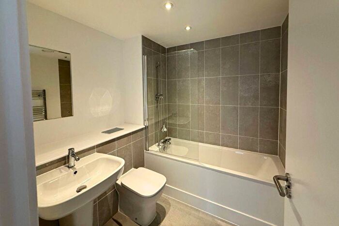 2 Bedroom Apartment For Sale In Phoenix, Saxton Lane, Leeds, LS9