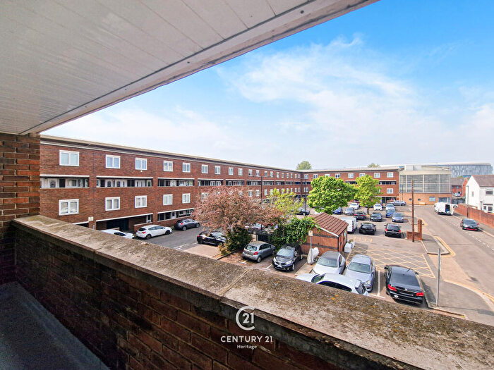 1 Bedroom Flat For Sale In Waverley Road, Tottenham, London, N17