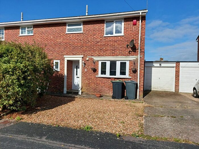 3 Bedroom Semi-Detached House To Rent In Delft Gardens, Waterlooville, Hampshire, PO8
