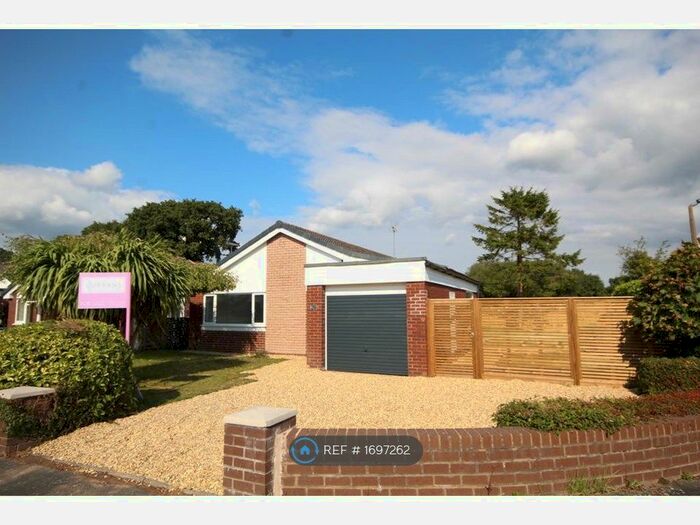 3 Bedroom Bungalow To Rent In Fairholme Close, Saughall, Chester, CH1