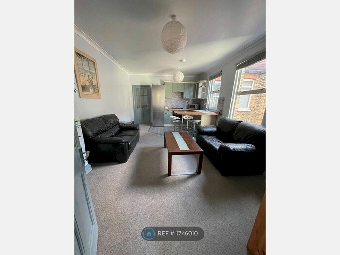 3 Bedroom Maisonette To Rent In Larden Road, Acton, W3