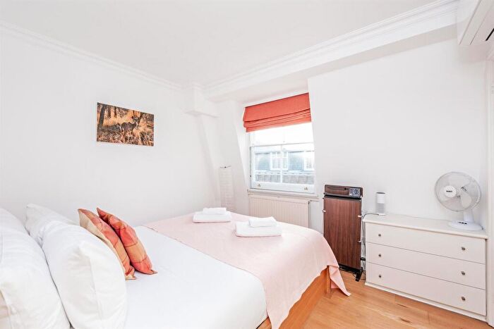 1 Bedroom Maisonette To Rent In Redcliffe Mews, Chelsea, SW10