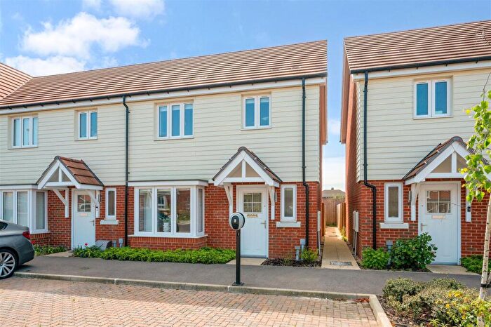 3 Bedroom Semi-Detached House For Sale In Limestone Road, Chichester, PO20