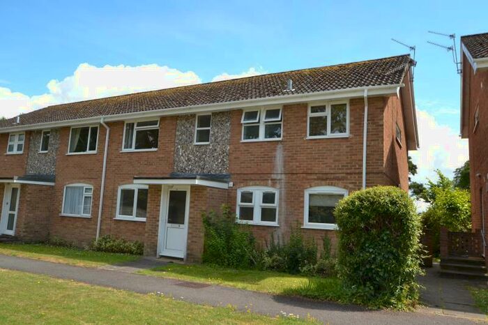 2 Bedroom Maisonette To Rent In Hillside Court, Andover, SP10