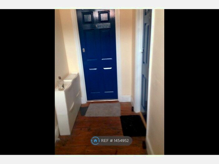 2 Bedroom Flat To Rent In Church Street, Wolverton, MK12